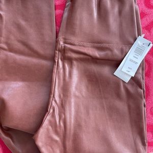 NWT Aritzia Daria legging XS